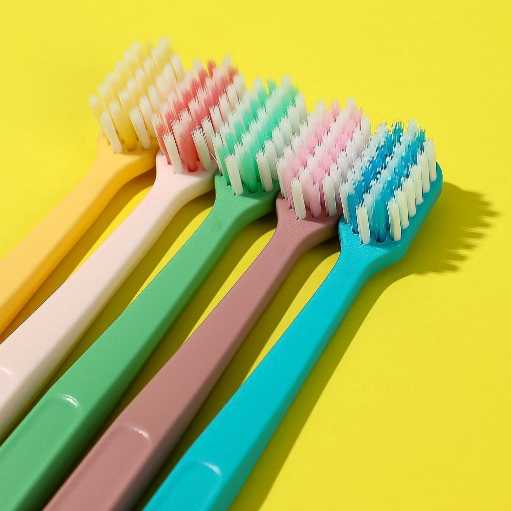 Színes felnőtt széles fejű fogkefe (5 db)